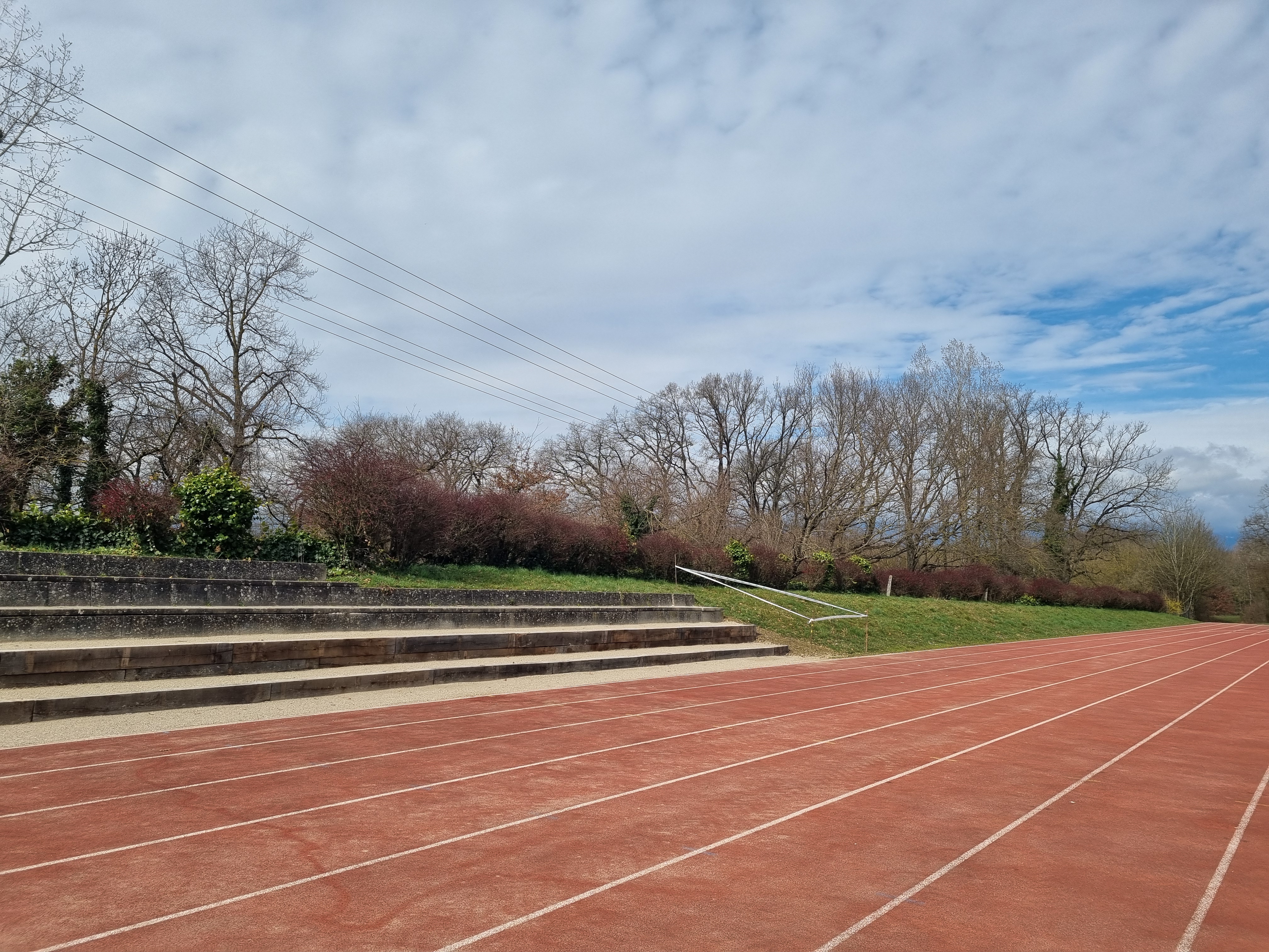 Les gradins du stade d'athlétisme ont été rénovés ! 